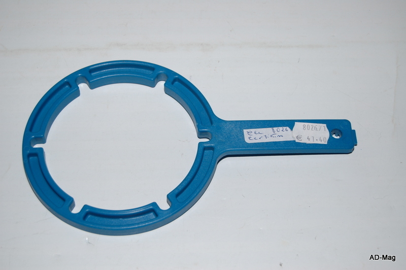 Clé de serrage pour Couvercle de pompe Piscine CERTIKIN Bleu (Diam 105) - NEUF