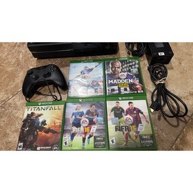 Xbox One game system console with Kinect, controller and games