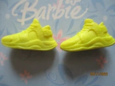 BARBIE DOLL / PAIR OF SHOES: BOOTS, PUMPS ....... (953)