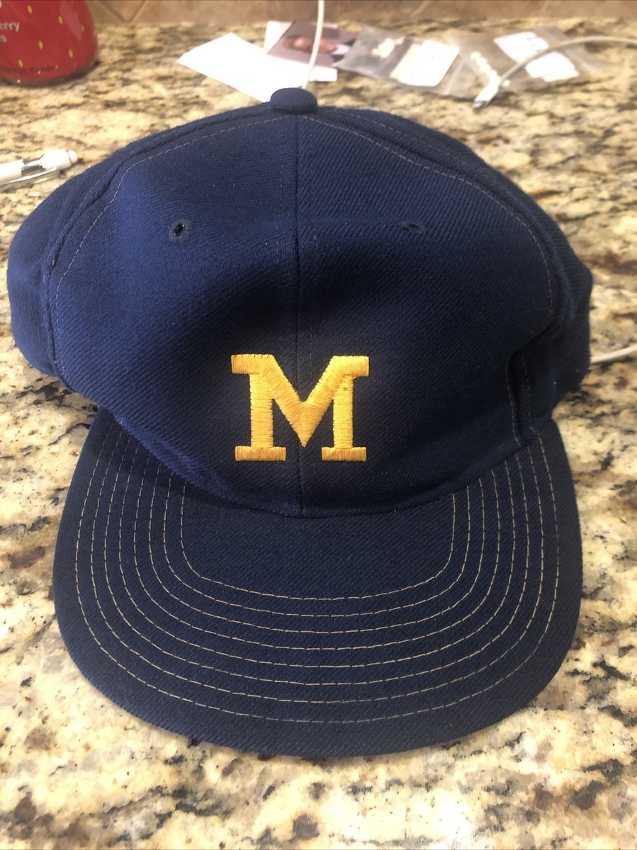 P00477 MICHIGAN WOLVERINES パーカー　ペンキアート　L University Of Michigan Wolverines Vintage Embroidered Iron