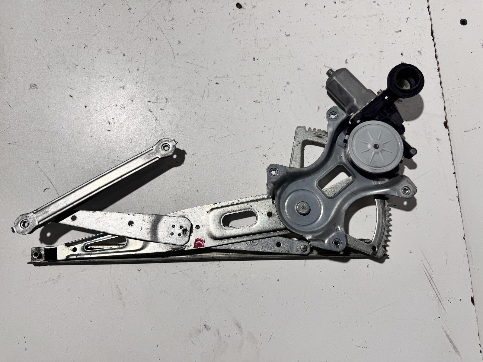 Toyota Yaris Left Front Door Window Regulator NCP90 10/2005-07/2011 - thumbnail 4