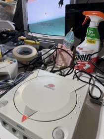 Sega Dreamcast Video Game Console Only White HKT-3020 Turns On Does Not Read