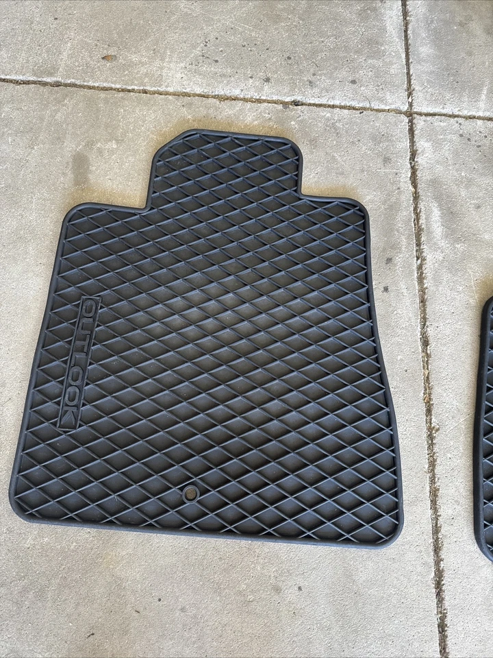 Alfombrillas para Asiento Delantero Saturn Outlook 2006-2010 ~ Par ~ Negro ~ Goma ~ OEM Foto 3 de 4
