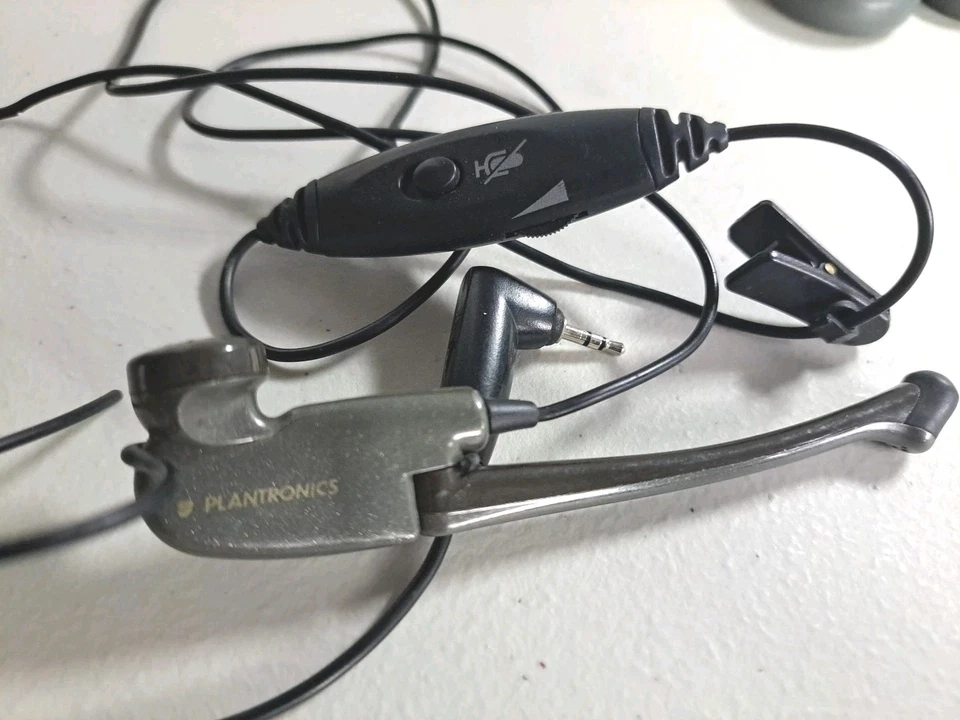 PLANTRONICS M145 In-Ear Cellular Headset with Easy Volume and Mute Control (B) - Image 4 of 4