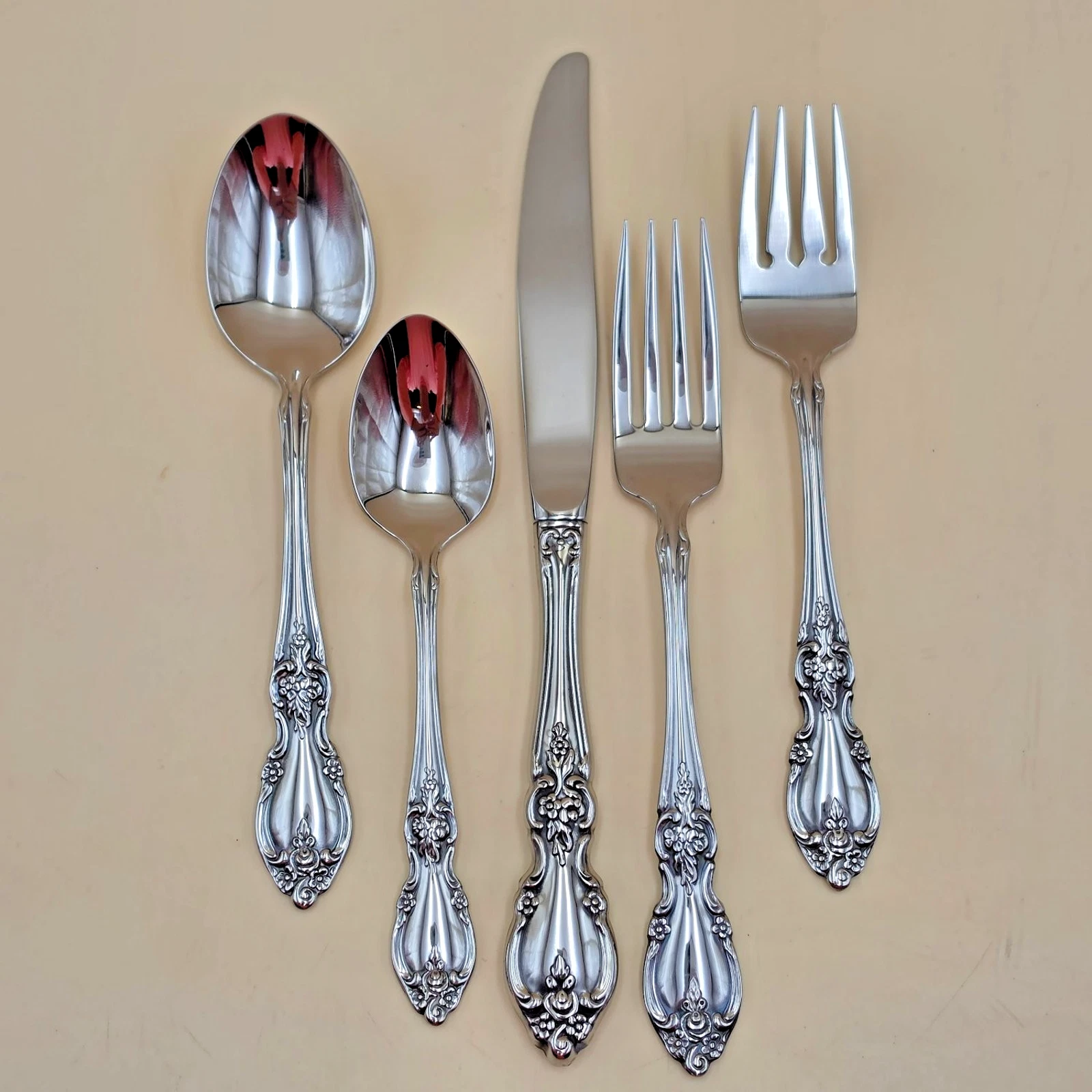 Oneida Louisiana 5 Piece Flatware Place Setting 18/8 Stainless Steel USA