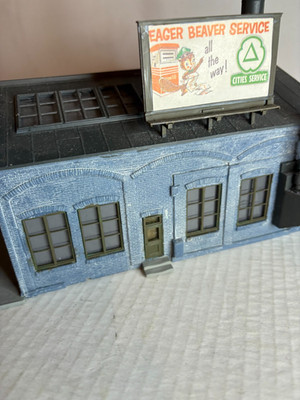 UNKNOWN  1-Story Brick Building w/Windows Roof Signs  & Skylights    H.O. 1:87