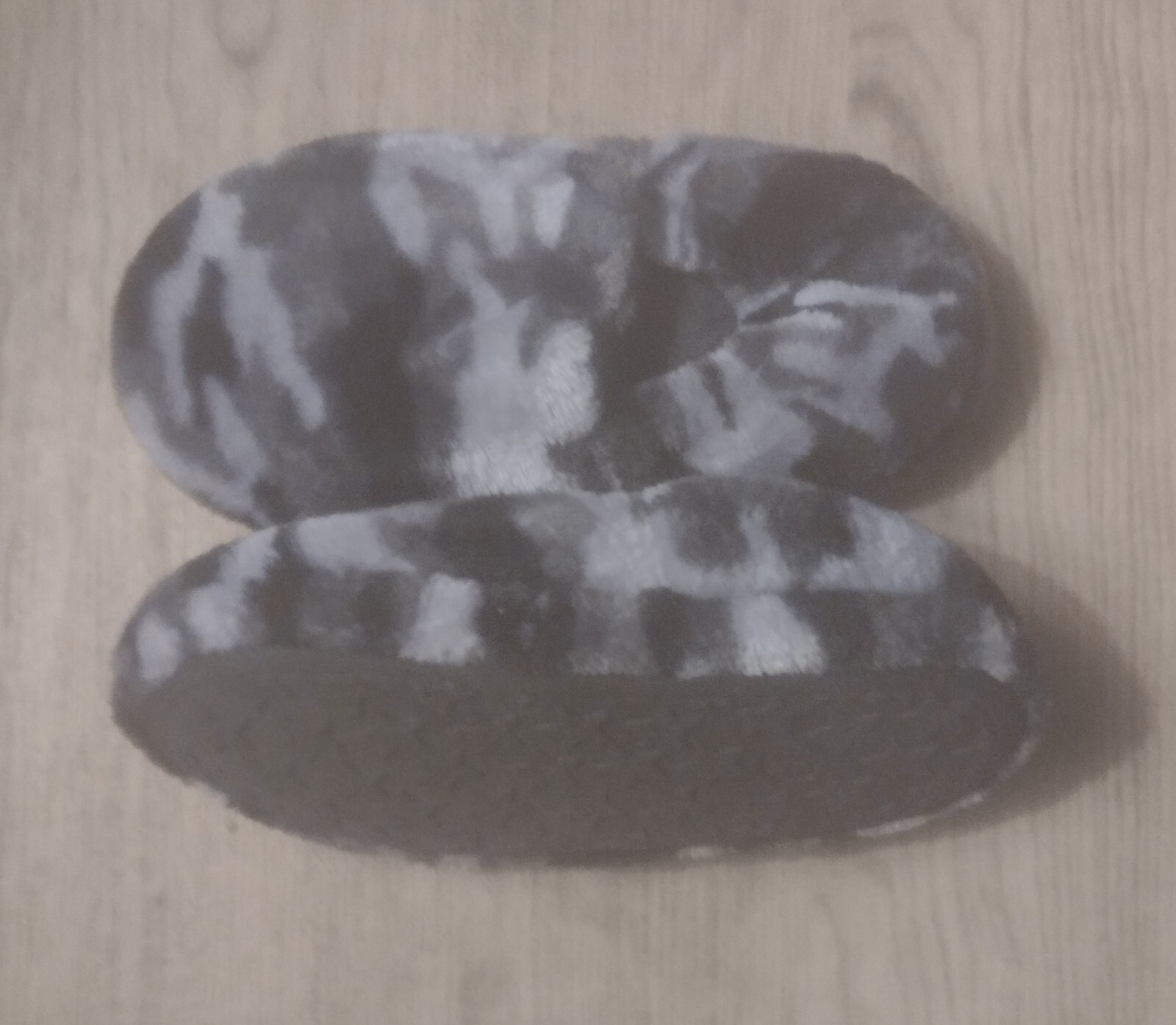 SAOLA Pantofole mimetiche taglia 10 11 f&f pelliccia sintetica grigia e nera suola antiscivolo