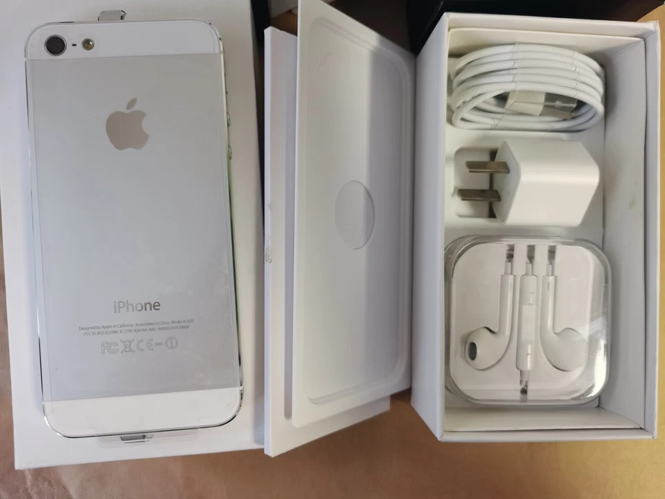 Apple iPhone 5 - 64GB - White & Silver (Unlocked) A1429 (GSM) - Image 2 of 4