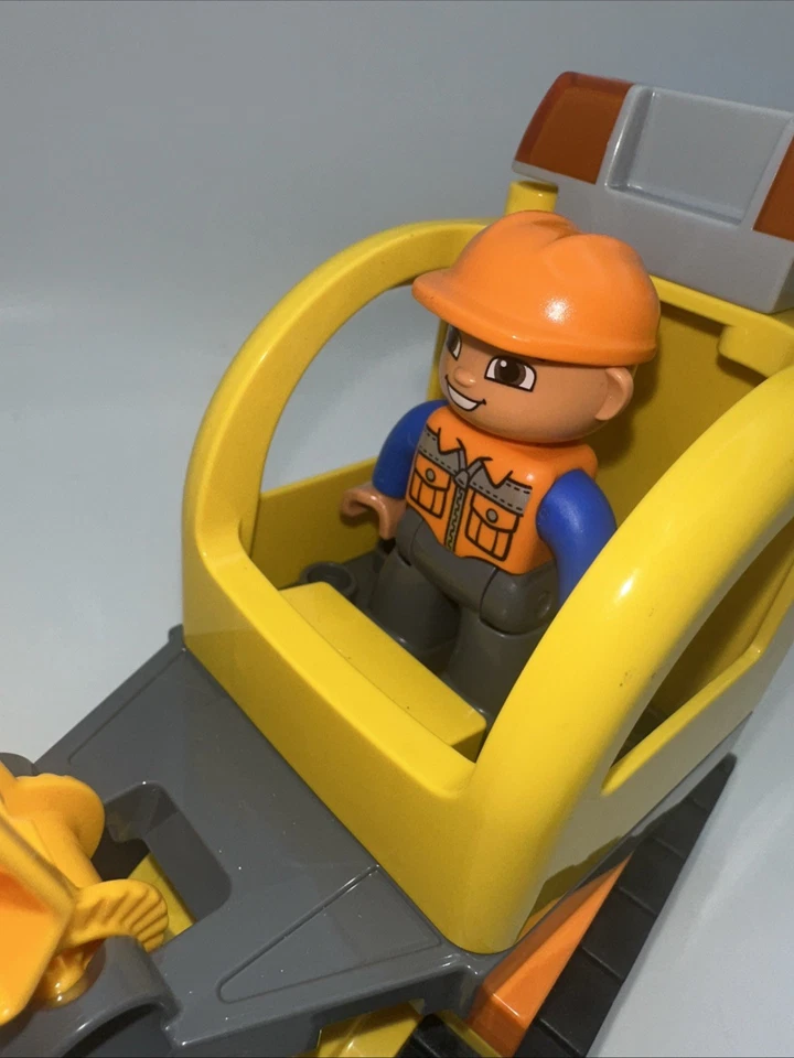 LEGO DUPLO Excavator Plus 2 Construction Workers - Image 3 of 4