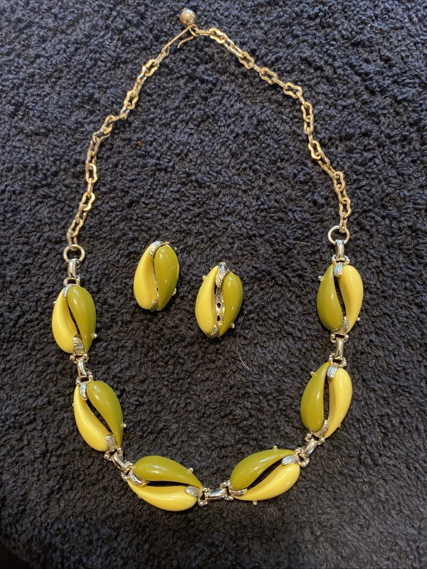 Vintage Gold Tone Necklace, Light Yellow and green Lucite? w/Clip Earrings