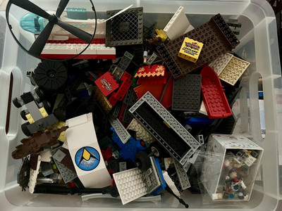 LEGO Konvolut in Kunststoffbox inkl. Anleitungen Technic/City 42135/60228