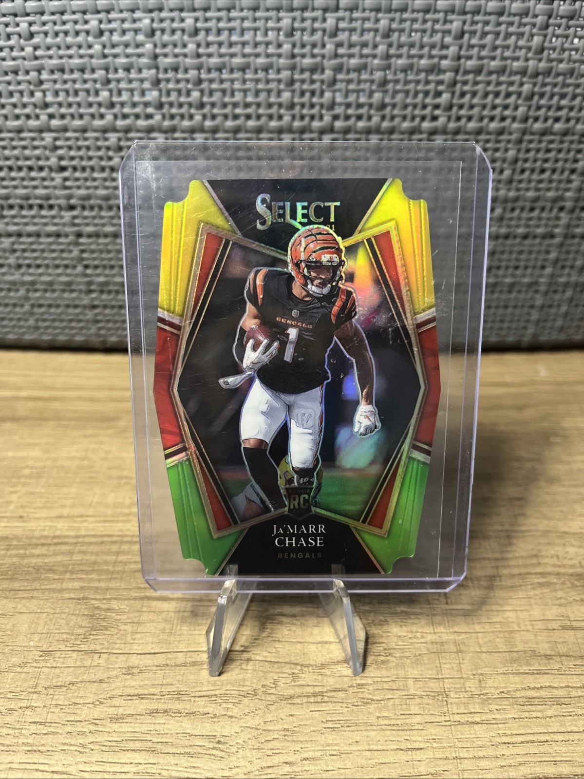 2021 Panini Select Premier   Ja'Marr Chase #147 Green-Yellow Prizm Die Cut - RC