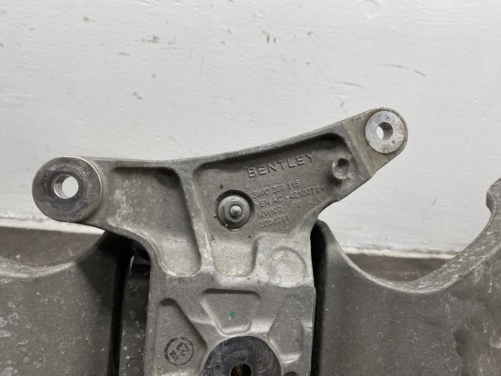 Bentley Flying Spur 2014-2018 Transmission mount