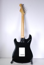 Squier by Fender Stratocaster-SE Strat 22 fret-black electric guitar