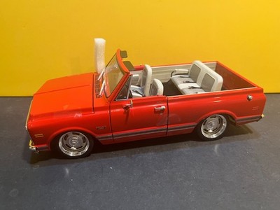 1/18 ACME 1970 GMC JIMMY LOWERD TWD RED WITH WHITE REMOVABLE TOP 1 OF JUST 402