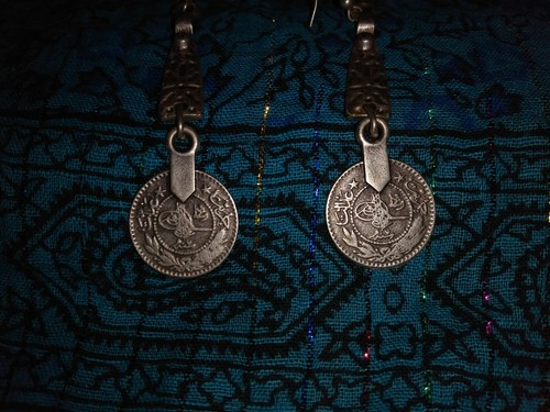 VINTAGE ETHNIC EASTERN ISLAMIC SILVER COIN DROP EARRINGS - Picture 9 of 10