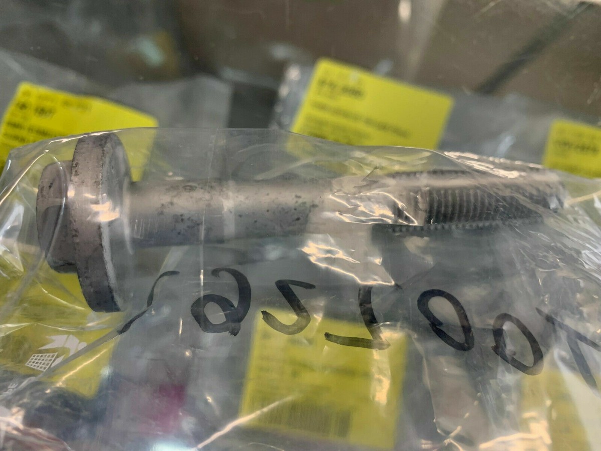 WHT002262 , Audi A4 B6 B7 Seat EXEO rear eccentric bolt