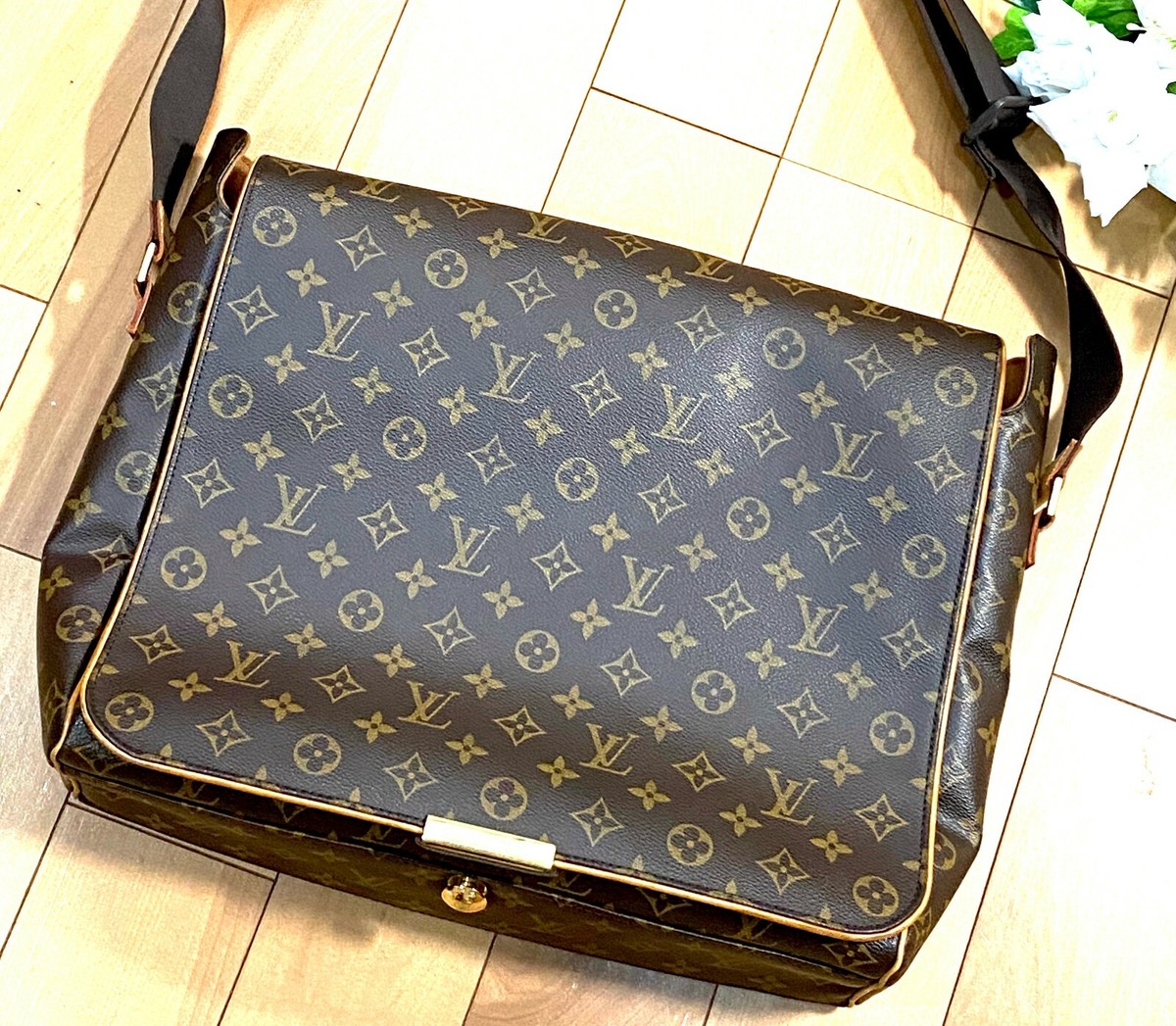 Authentic Louis Vuitton LV Shoulder Bag Aveth M45257 Browns Authentic Louis Vuitton LV Shoulder Bag Aveth M45257 Browns