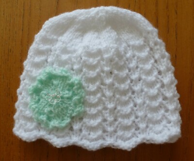 Schöne handgefertigte weiße gestrickte Babymützen: Mädchen: Neugeborene, 0-3, 3-6 Monate