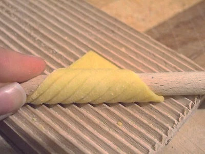 Garganelli Gnocchi Profesional Máquina de Pasta Paleta de Madera Tabla de Cresta Inclinada Foto 3 de 4