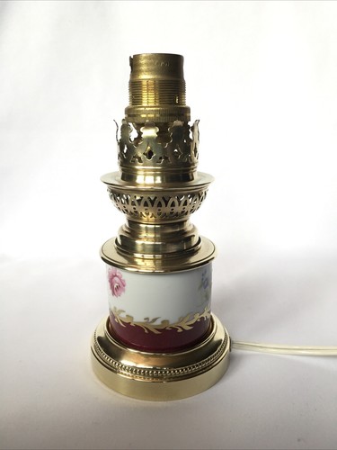 Petite LAMPE À PÉTROLE Électrifiée PORCELAINE LIMOGES Décor Floral Laiton Doré - Picture 4 of 11