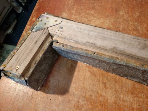 Guardabarros vintage de latón sobre madera dimensiones 50,25" W x 10" D x 4,5" H 6" profundidad interna - Imagen 10 de 12