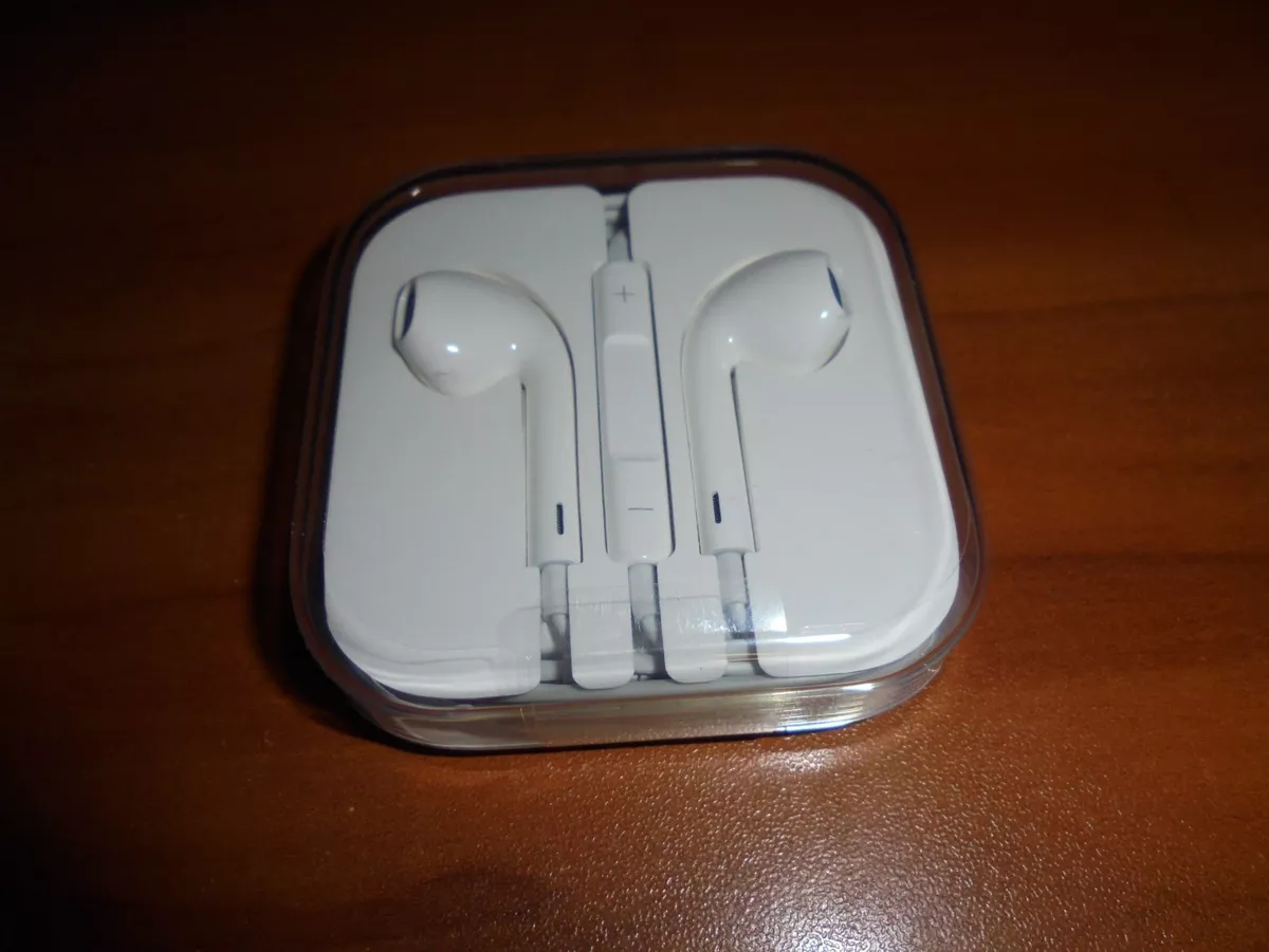 Original Apple Iphone Earphones earbuds with Remote Microphone with 3.5mm NEW