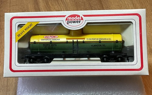 Model Power 6921 HO Scale 40Ft Chemical Tank Wagon DUPONT Boxed NEW | Zustand: New