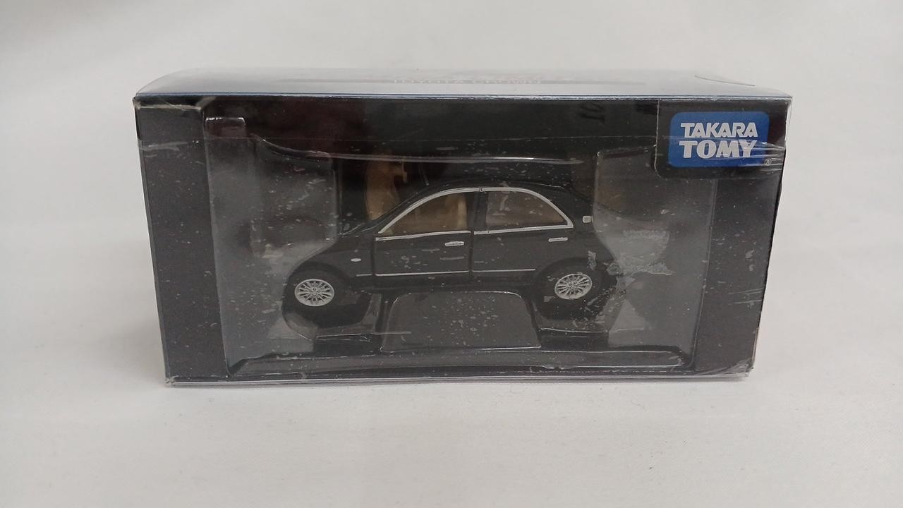 Takara Tomy Toyota Crown Gu170 Diecast Model Car