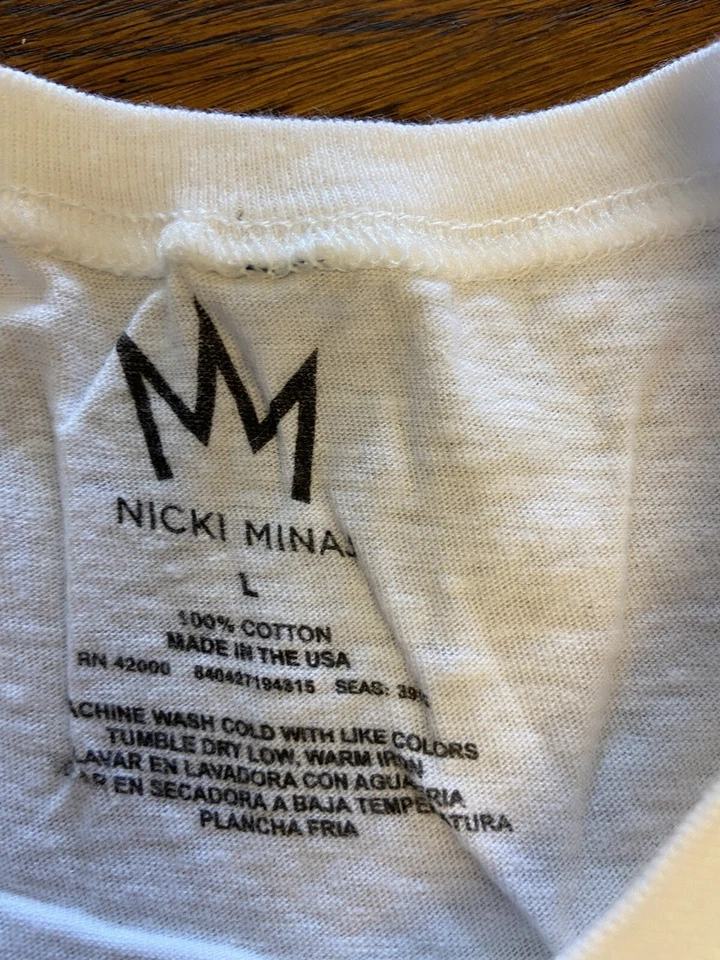 Рубашка с графикой Nicki Minaj подходит как дамская размер S - Изображение 3 из 4