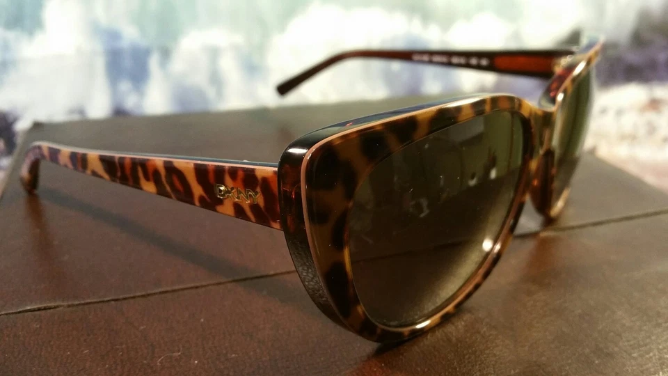 DNKY Tortoises Ladies Sunglasses. EUC - Image 2 of 4