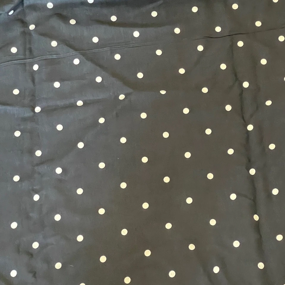 Tecido de bolinhas de poliéster chiffon preto e branco - Por jarda - Imagem 2 de 2