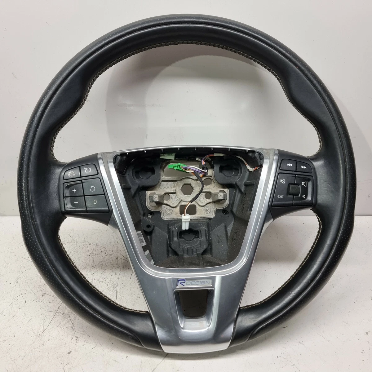 Volvo s80 steering wheel outlet