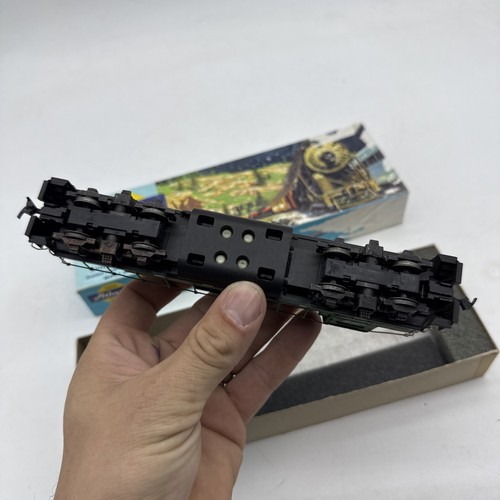 Vtg Athearn GP38-2 Diesel Locomotive Burlington Northern #2261 HO Scale - Picture 8 of 9