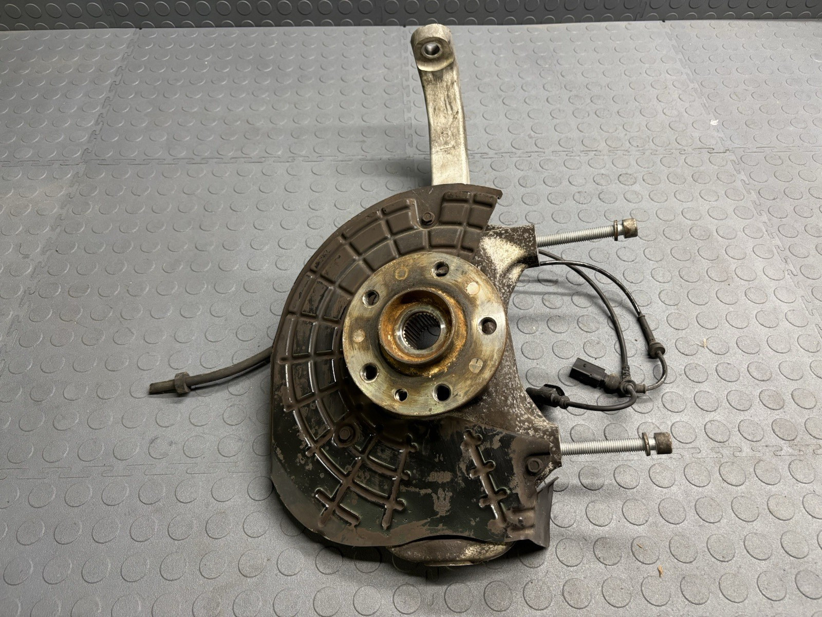 14-20 Maserati Ghibli M157 Front Right Wheel Spindle Knuckle Hub Bearing AWD OEM
