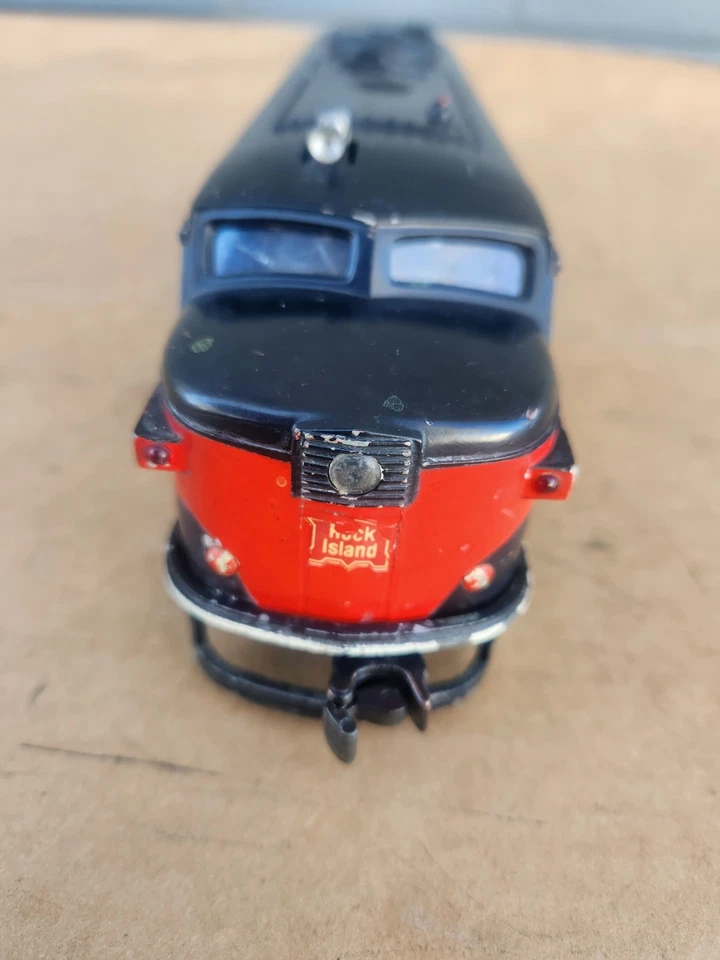 Postwar Lionel 2031 Rock Island FA1 Alco Powered Diesel Switcher Locomotive Runs - Image 4 of 4