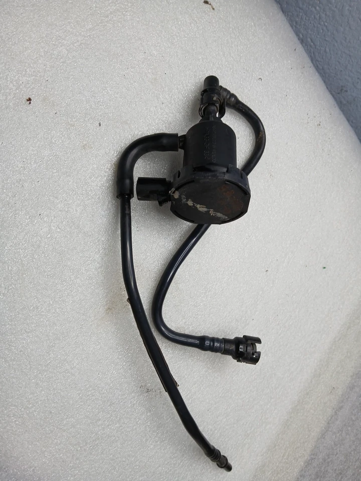 Dodge Grand Caravan 2012-2015 válvula de purga de bote de vapor de combustible con manguera OEM Foto 2 de 4