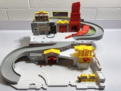 2015 Hot Wheels Car Wash & Service Station Sto n Go ** FREE SHIPPING**