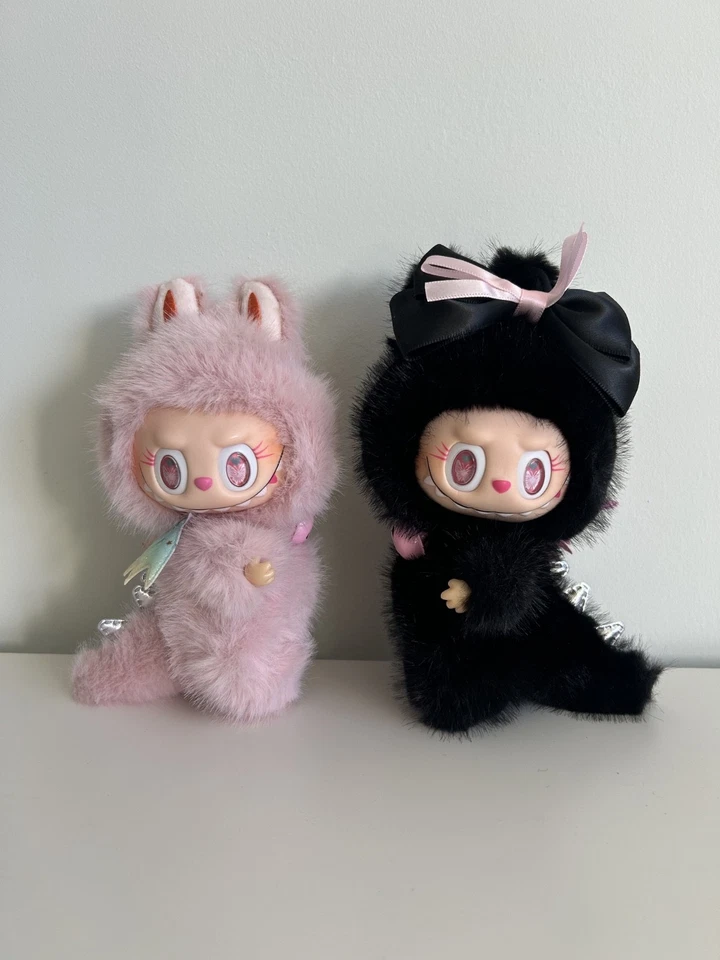 Llavero de Peluche Monstruo Negro - Lindo Muñeco de Peluche Gótico con Lazo Regalo de Cumpleaños Foto 4 de 4