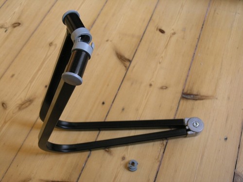 A-Race Fahrradständer zur Fixierung an der Hinterachse - auch für Schnellspanner