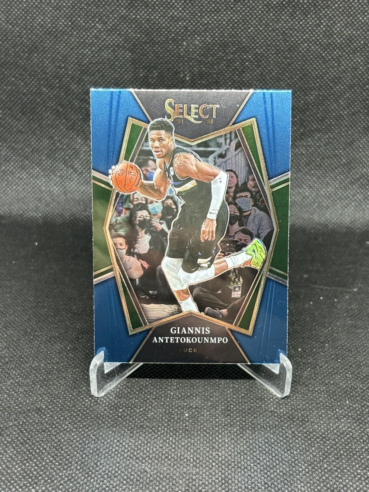 2021-22 Select Premier Level Giannis Antetokounmpo #140
