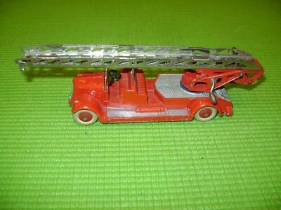 DINKY TOYS 32D CAMION DE POMPIER DELAHAYE - Photo 1/4
