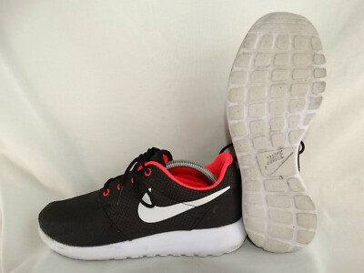Nike W Roshe Run Laufschuhe EU 39 US 8 schwarz-rot-weiß Sneaker 511882-090