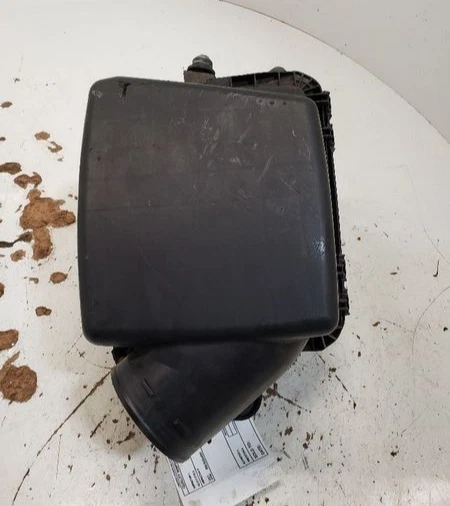 2004-2007 Saturn Vue 3.5L OEM Air Cleaner Intake Filter Box Housing Assembly 226 - Image 2 of 4