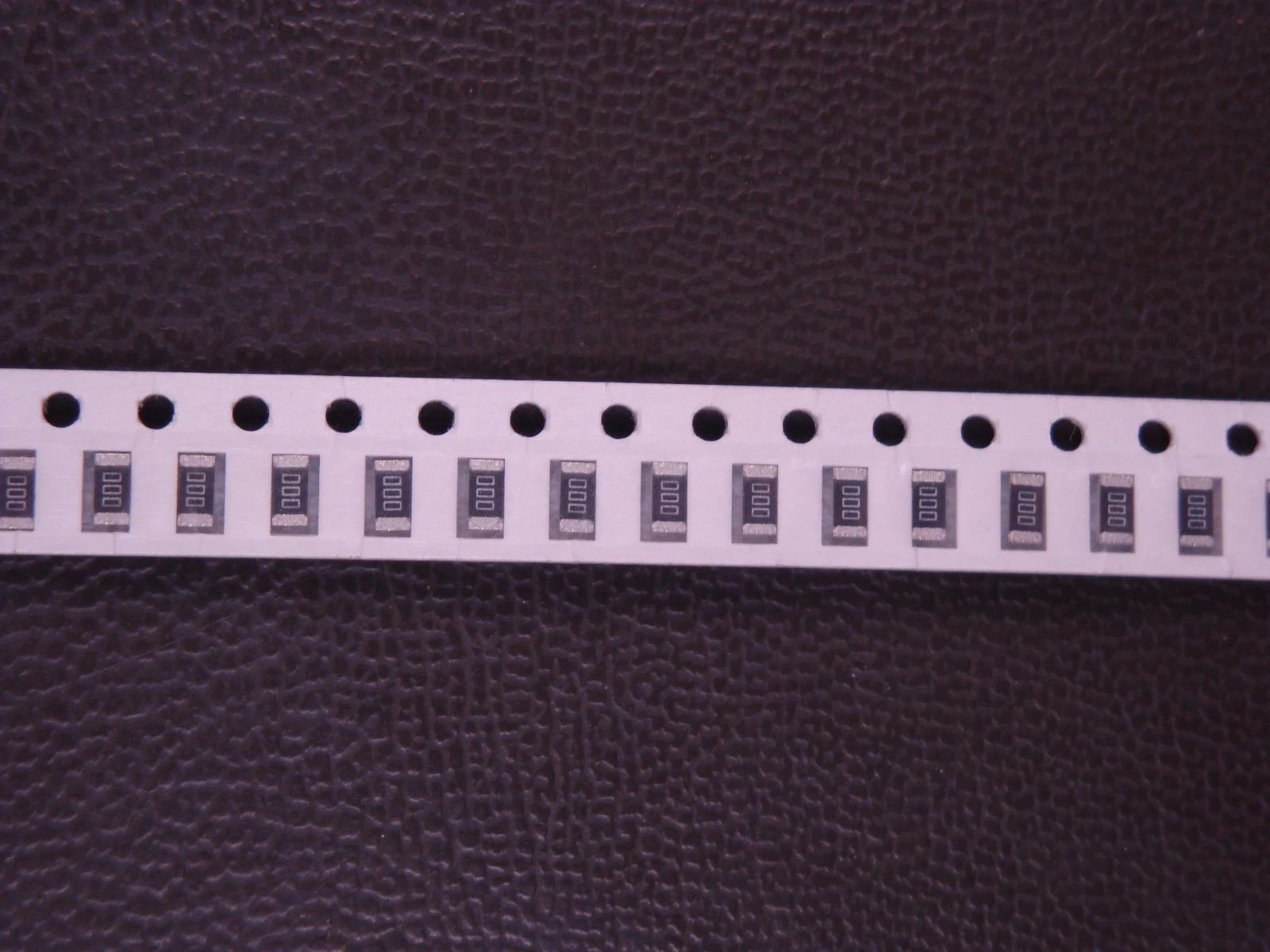 Lot of 1000 RK73Z2BTTD KOA Jumper Chip Resistor 0 Ohm 250mW 1/4W 5% 1206 NOS - product detail image 1