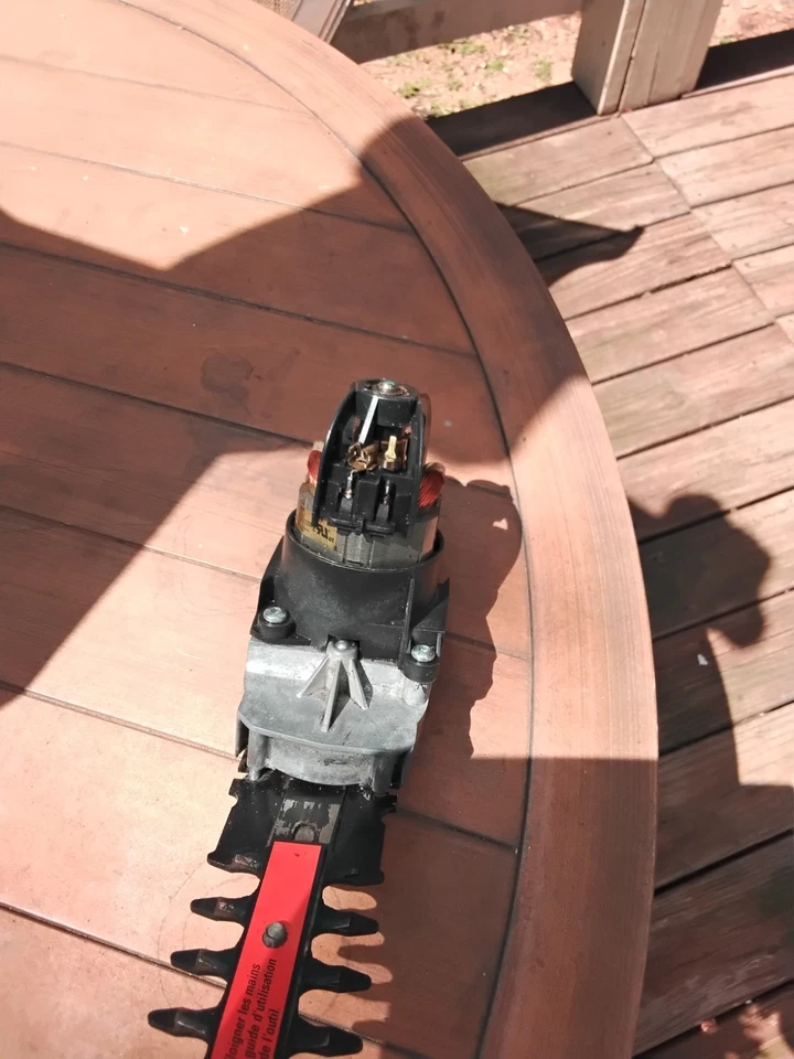 BLACK+DECKER ELEC HEDGER MOTOR & BLADE- DEGREASED & CLEANED! SAVE NOW - Image 4 of 4