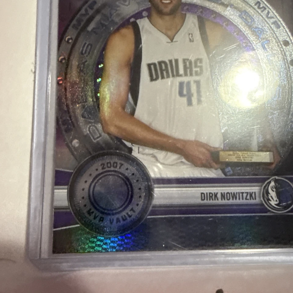 2025-26 Topps-Mavricks Combo Pack - DIRK limitado y un KYRIE IRVIN SP!! IMPRESIONANTE Foto 3 de 4