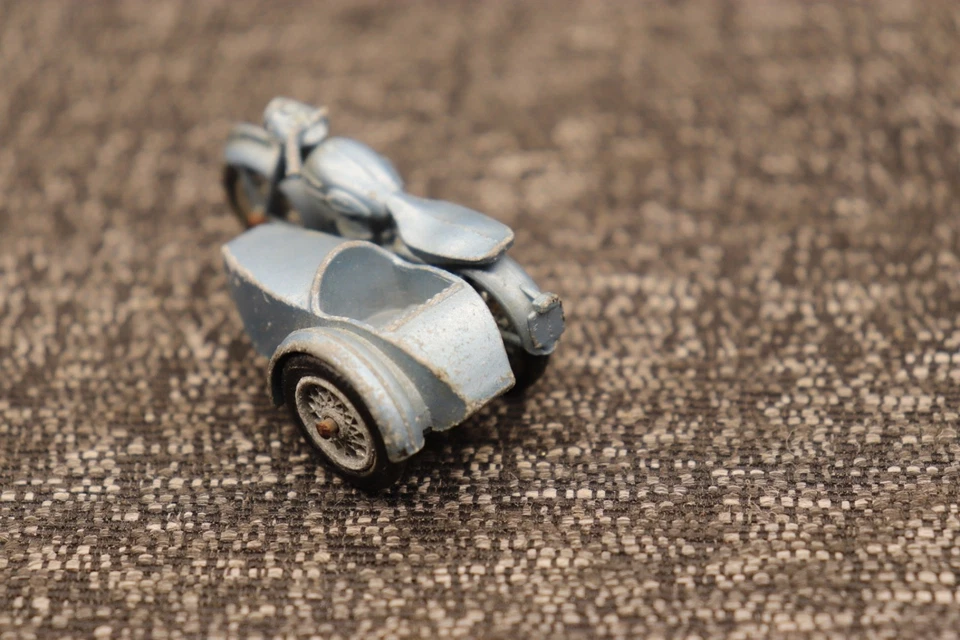 Matchbox Lesney No 4 Triumph T110 Motorcycle with Sidecar Made In England - Image 3 of 4