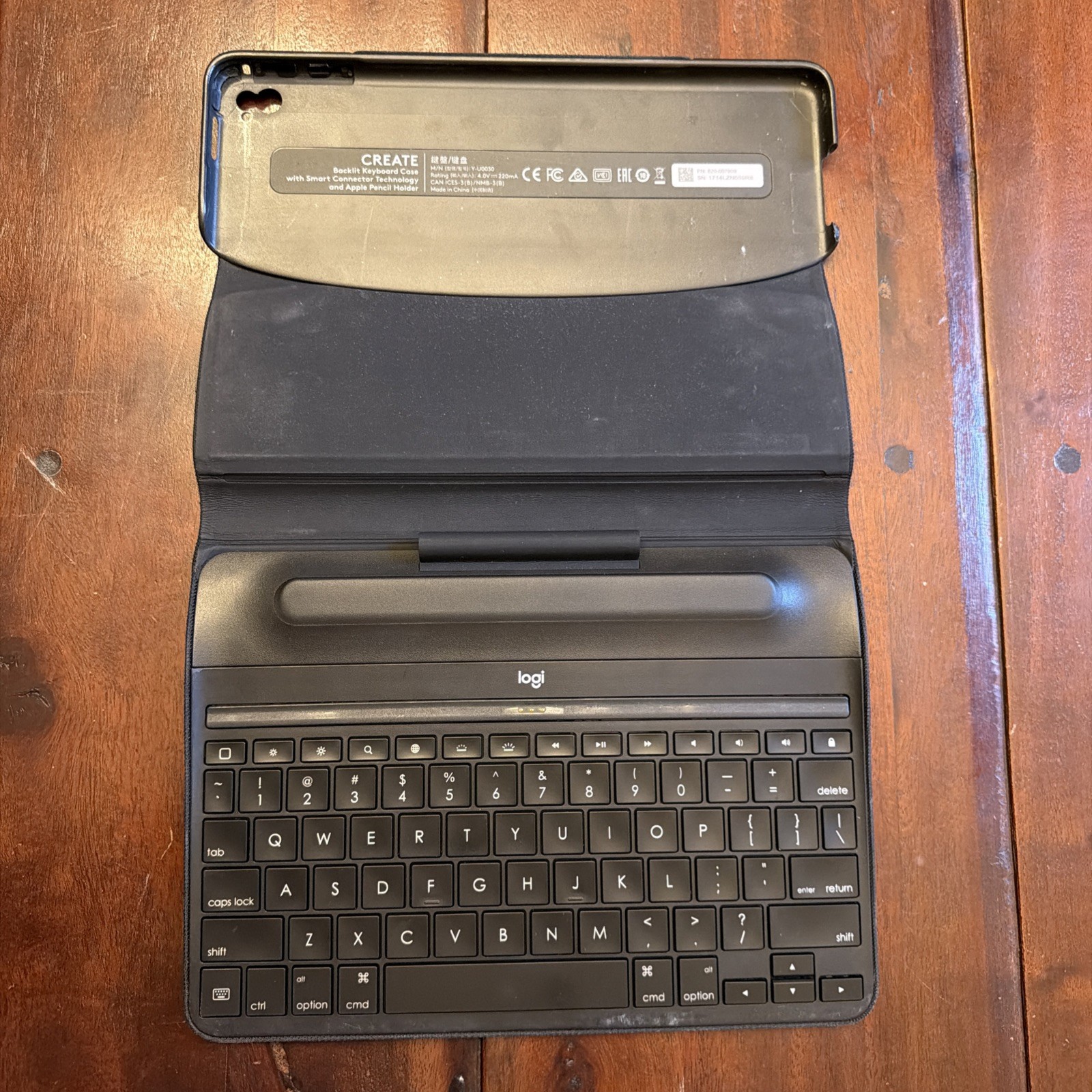 Logitech Black Backlit Keyboard Case w/Apple Pencil holder