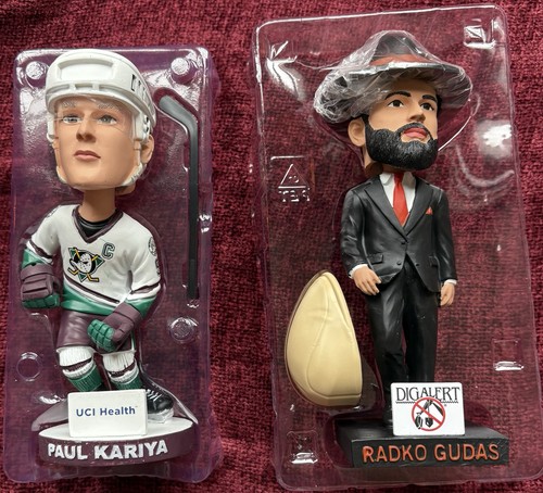 Lotto di 2 nuovi con scatola NHL Hockey Anaheim Mighty Ducks Bobblehead Radko Gudas Paul Kariya - Foto 8 di 12
